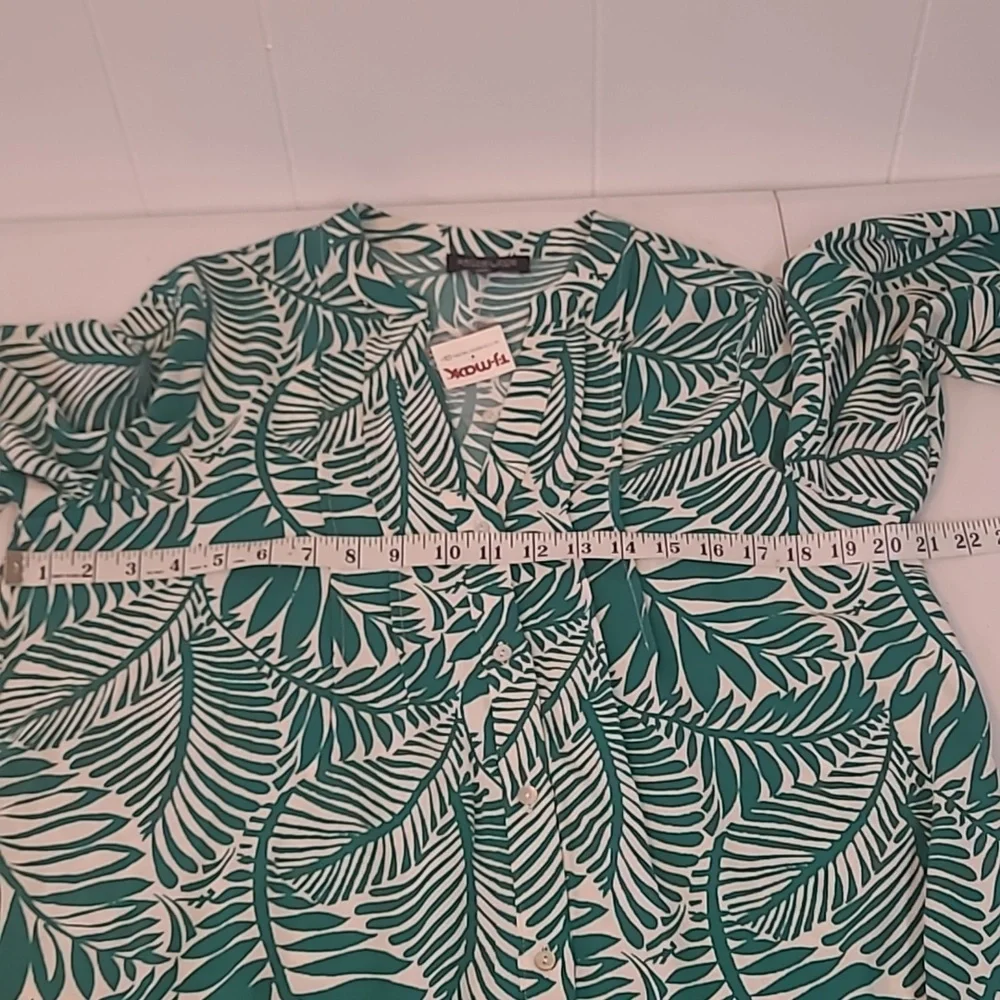 Rachel Zoe Sz M Green and White Leaf Print Long Sleeve Size Medium Button Front - Picture 5 of 11